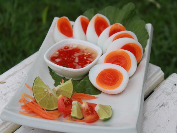 ไข่เป็ดต้ม+น้ำจิ้มมะม่วง