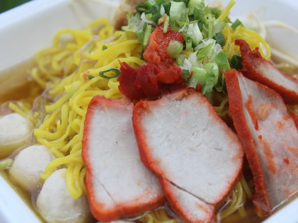 บะหมี่เหลืองหมูแดง/เมนุสงกรานต์