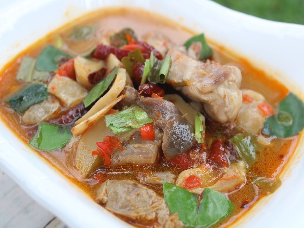 ต้มแซ่บขาหมู