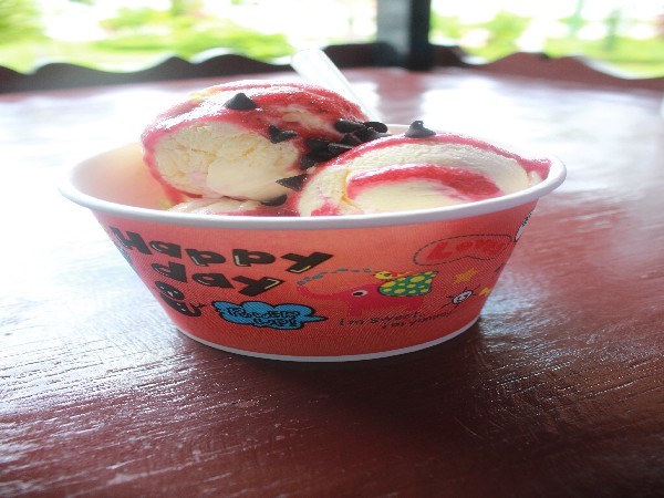 ไอศกรีมรวมรส ถ้วยจัมโบ้(ร้านกาแฟ)